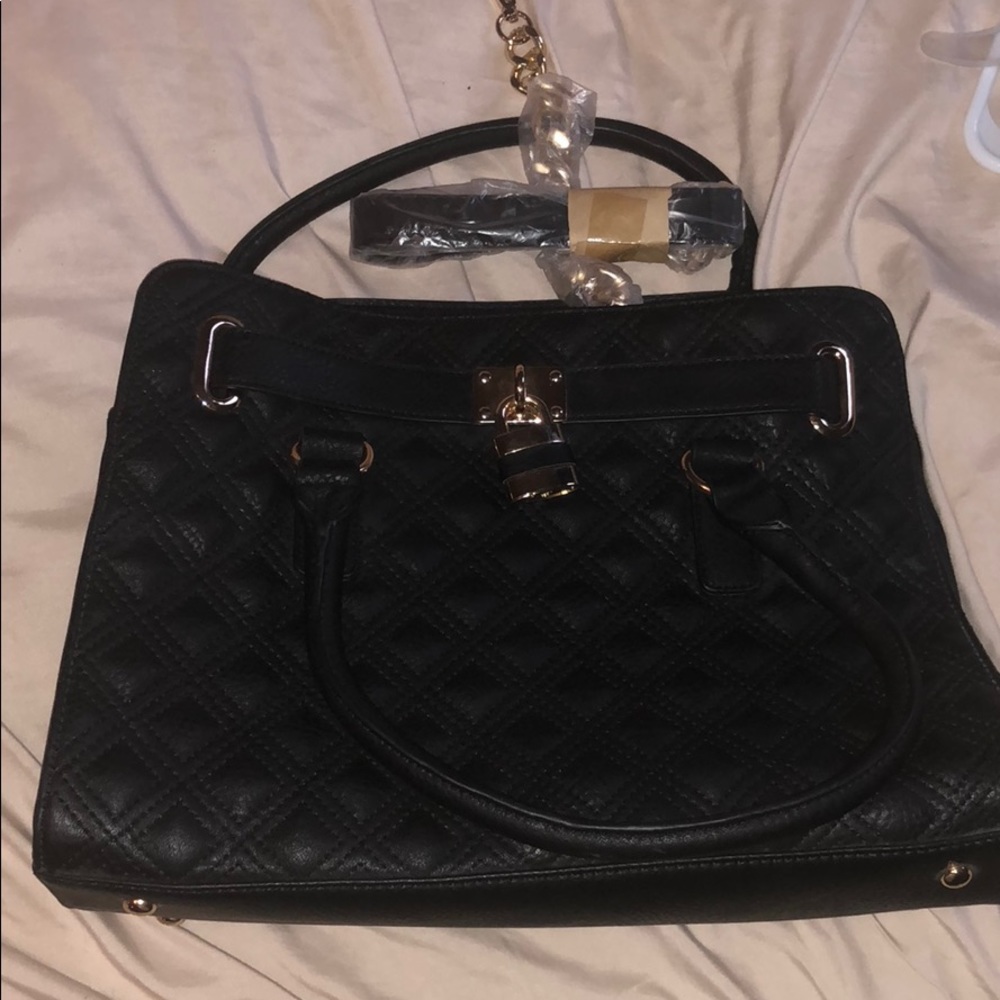 ✨ black and gold charming charlie’s purse ✨